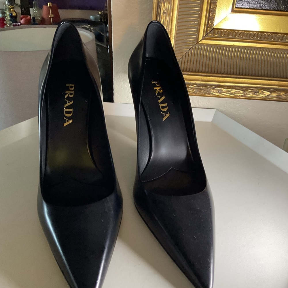 PRADA BRUSHED LEATHER COURT HEELS PUMPS BLACK SIZE 7.5 NWOT - Picture 11 of 16